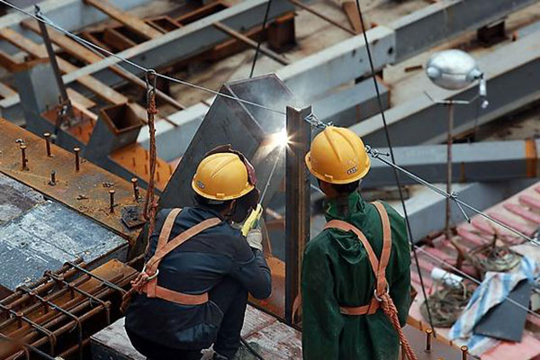 共建安全高效的施工環(huán)境沈陽鋼結(jié)構(gòu)制作工廠溫馨提示夏季施工注意事項(xiàng)